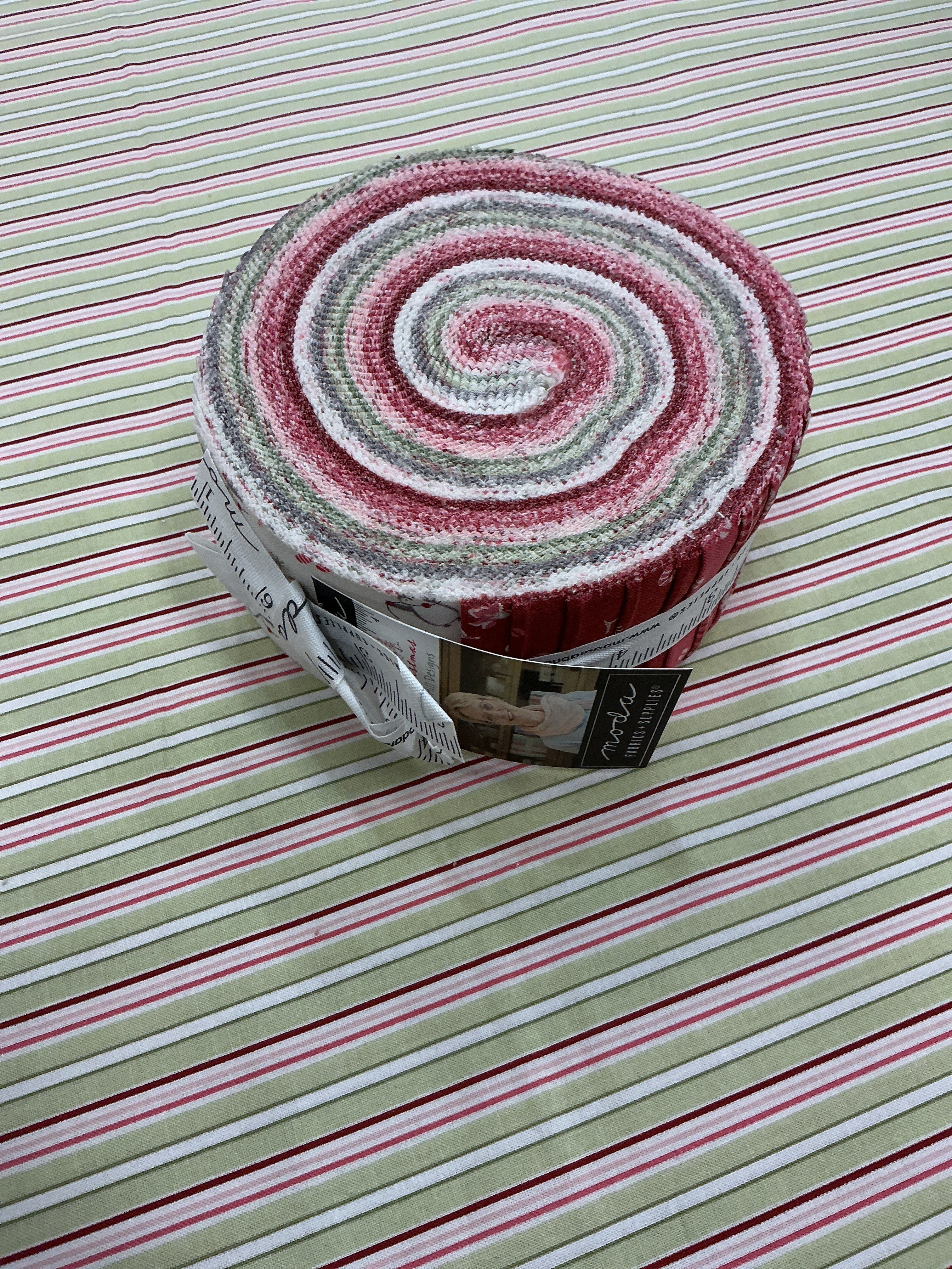 Strip Cocktail Strip-Along quilt bundle with 2-1/2" fabric strips and pattern by Bella Rose Quilts