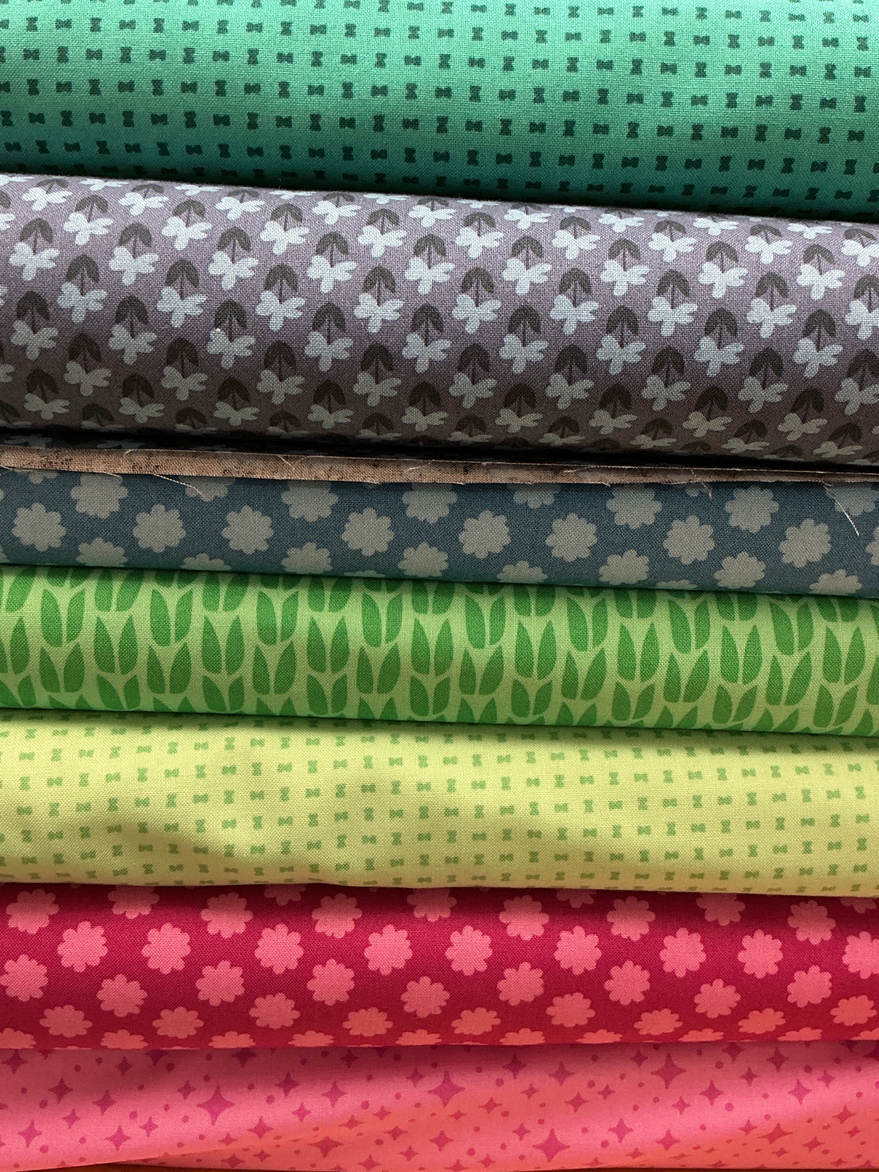 Six-Pack Party fabric bundle with seven coordinating 20-inch quilt cuts