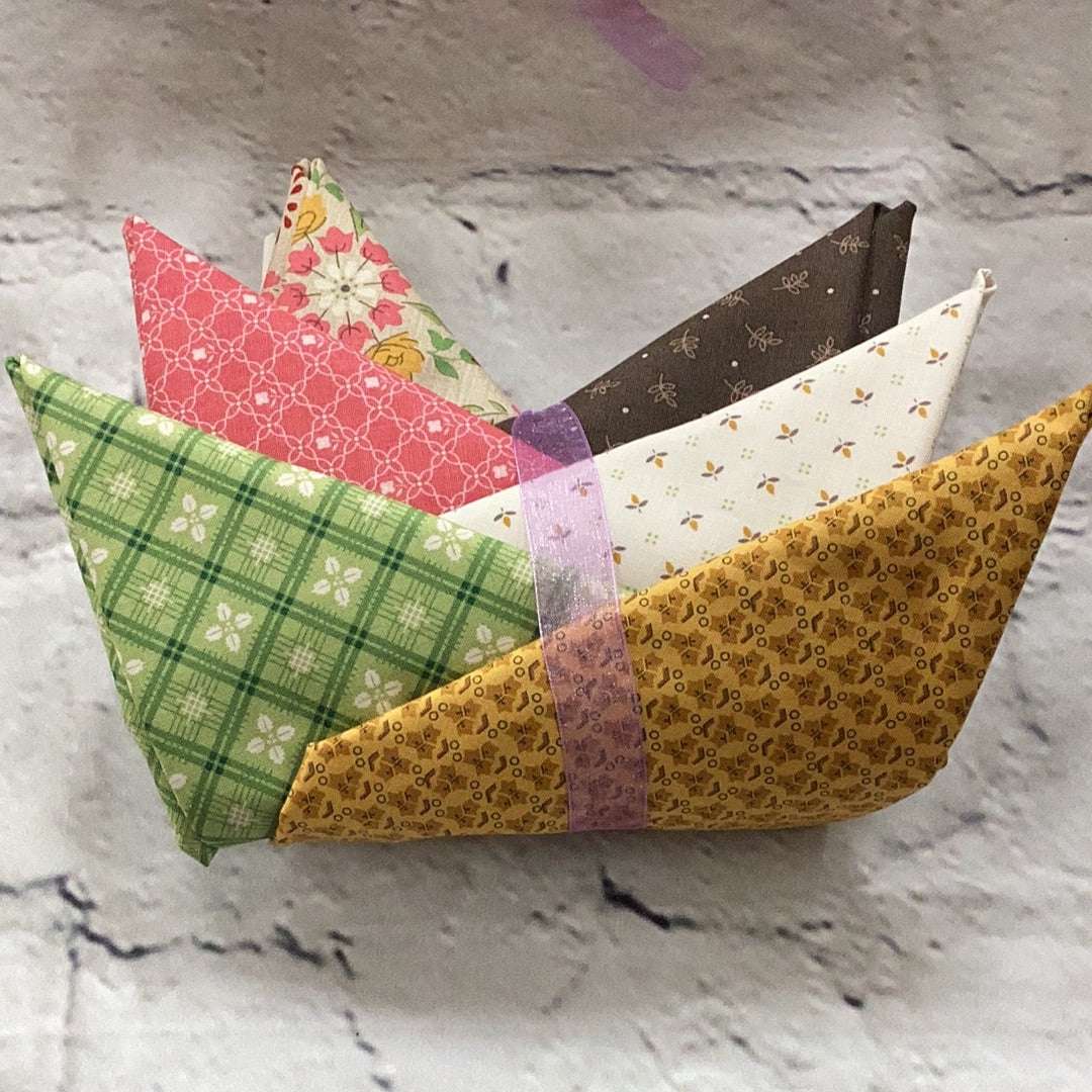 M50 Bella Rose Quilts Starry Fat Quarter Bundle with six assorted floral and patterned fabrics