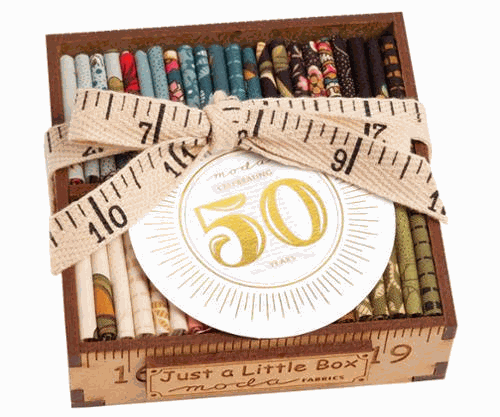 Little Wood Box with 42 fabric squares and quilt pattern in decorative wooden case