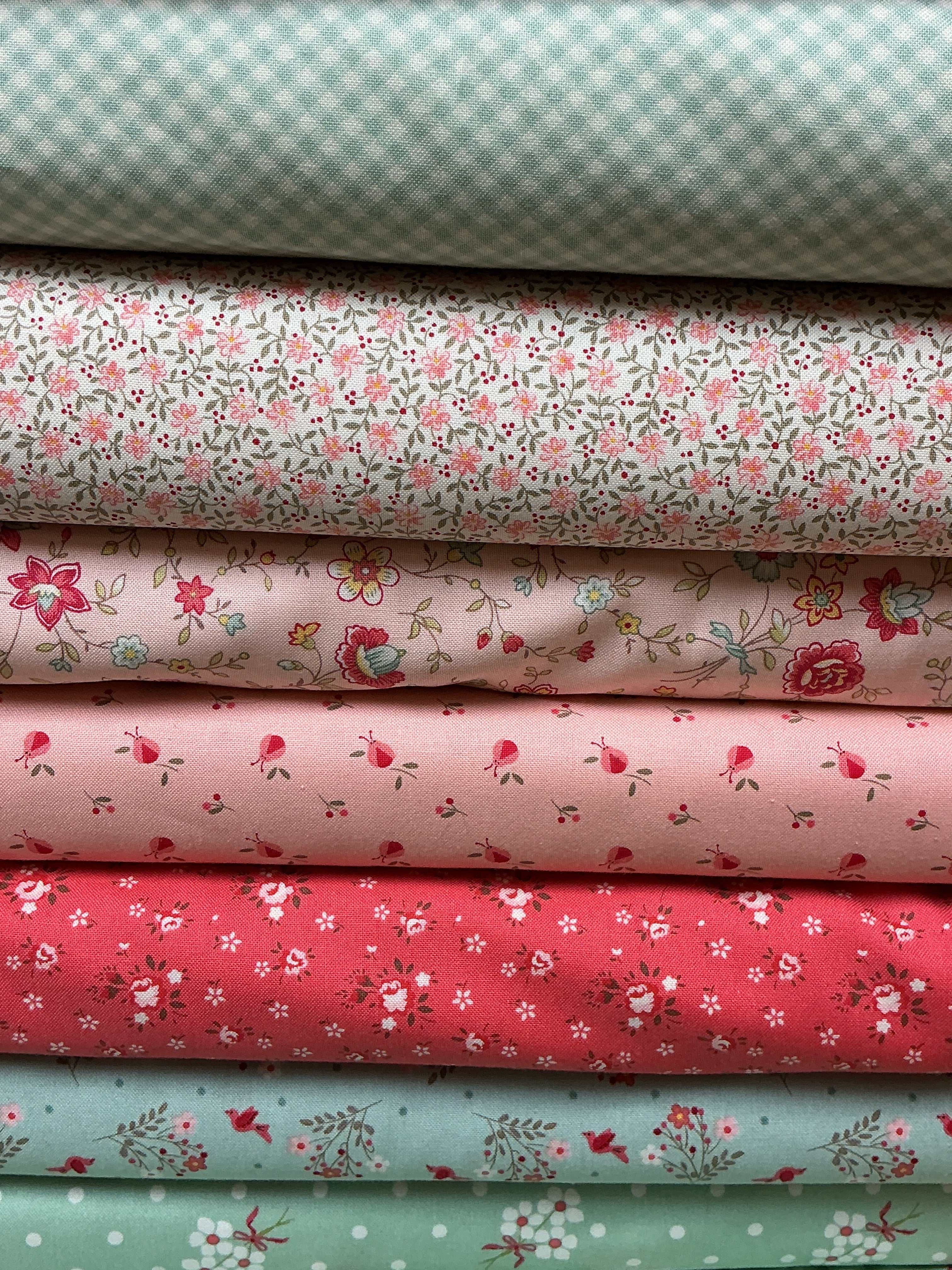 Six-Pack Party quilting fabric bundle with seven 20-inch coordinating fabric cuts for throw quilt projects