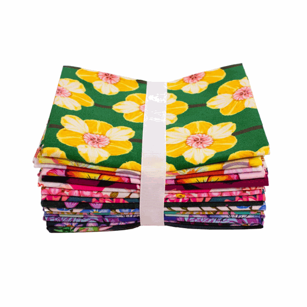 15 pieces Iconic Fat-Quarter bundle featuring floral motifs by Anna Maria Textiles for Northcott Fabrics
