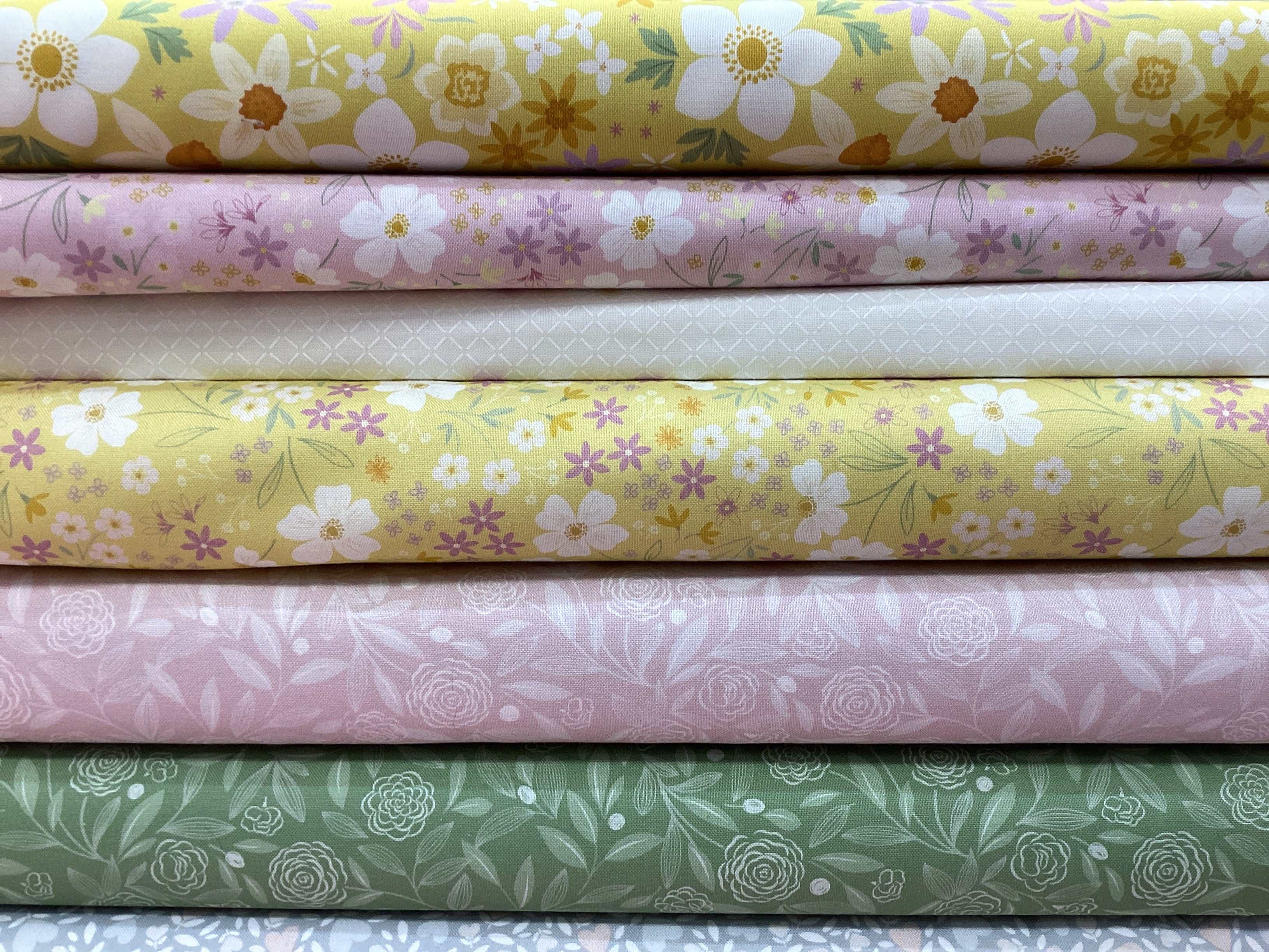 Six half yard fabric cuts with free pattern in Half Yard Bundle Kit HYBK-23