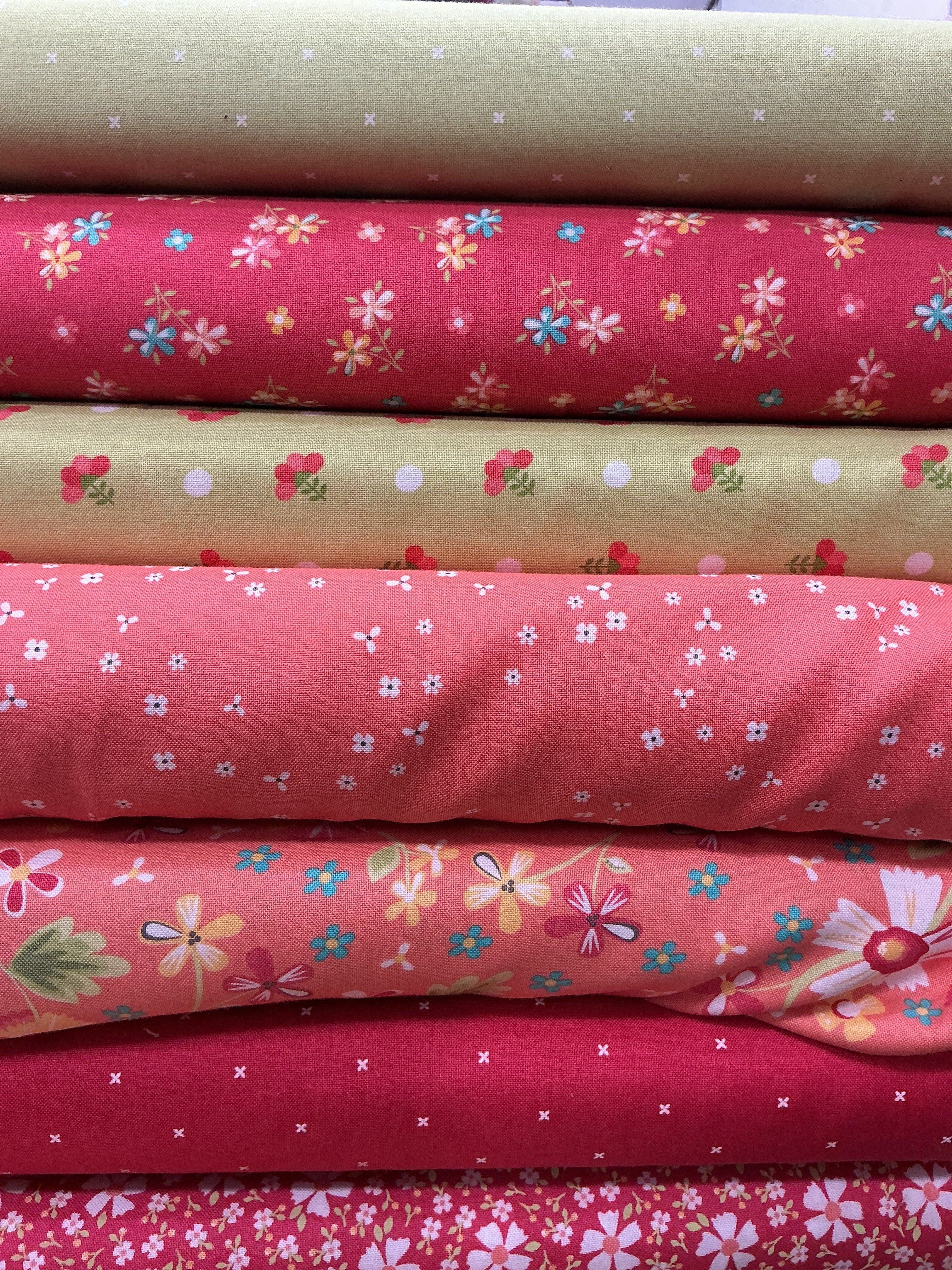 Six-Pack Party fabric bundle with seven coordinating 20-inch quilting cuts