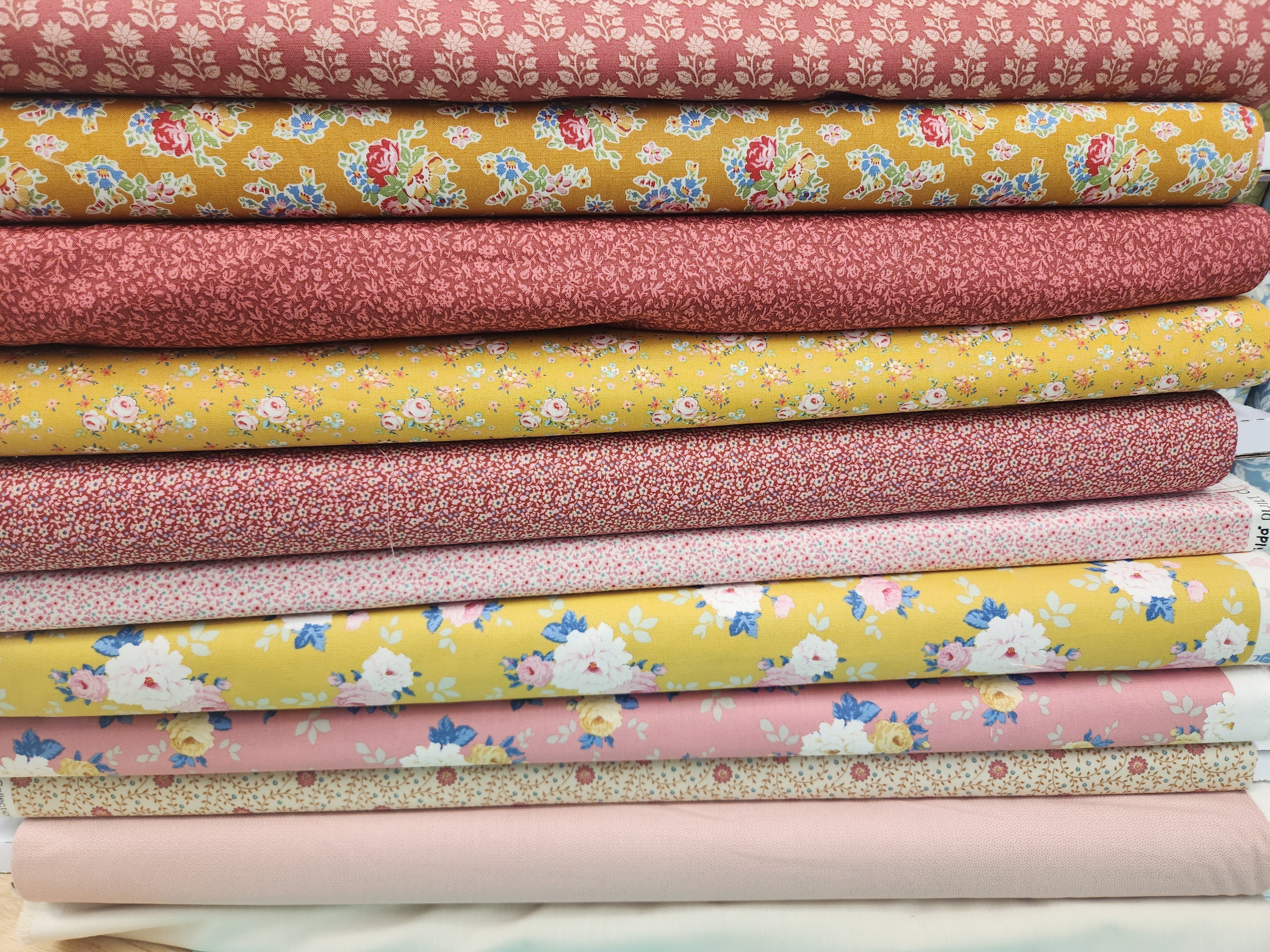 Surf’s Up Bundle quilting fabrics with Hang Ten and Riptide quilt options