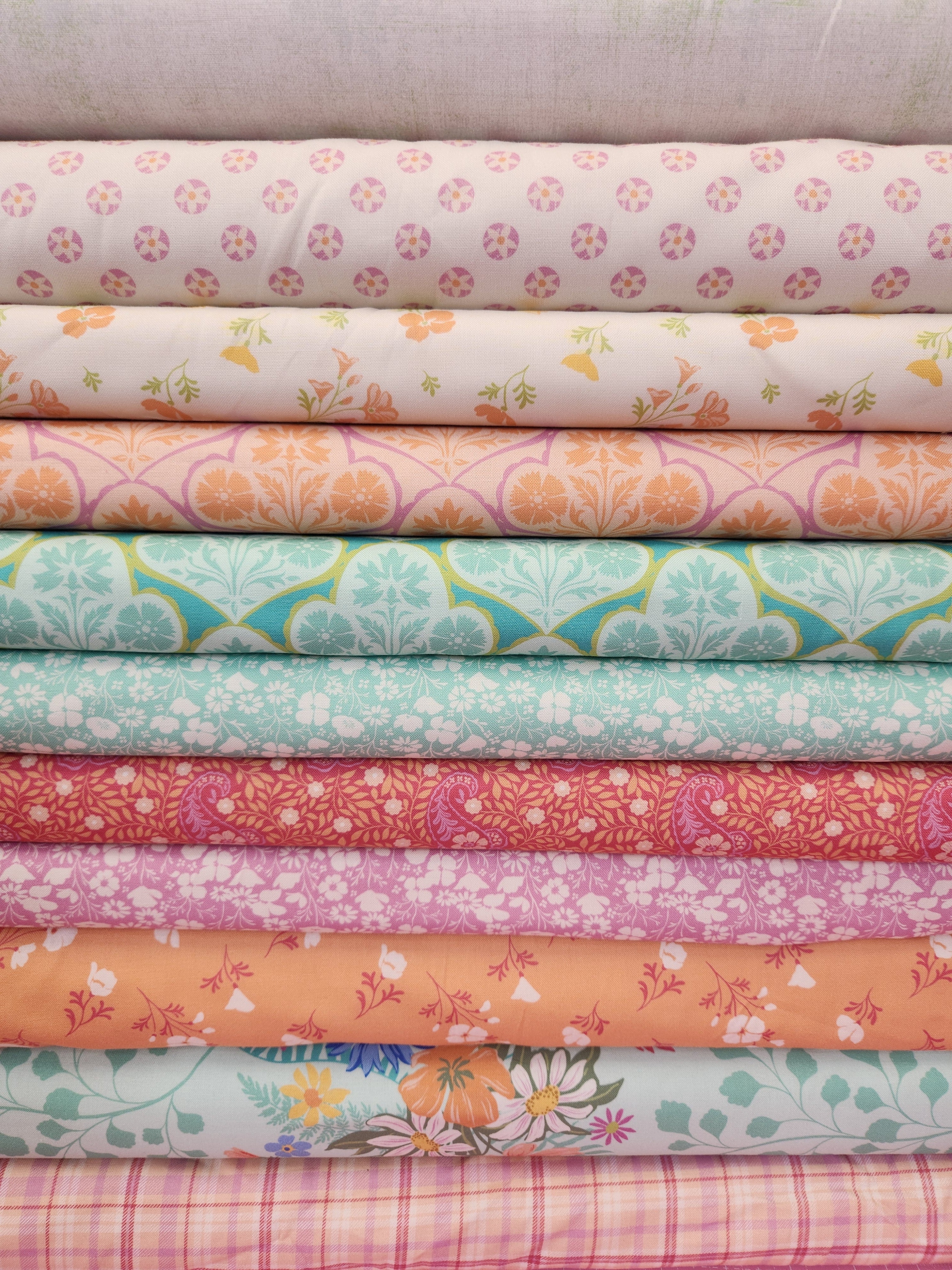 M50 Surf's Up Bundle quilt fabrics with Hang Ten and Riptide quilt options
