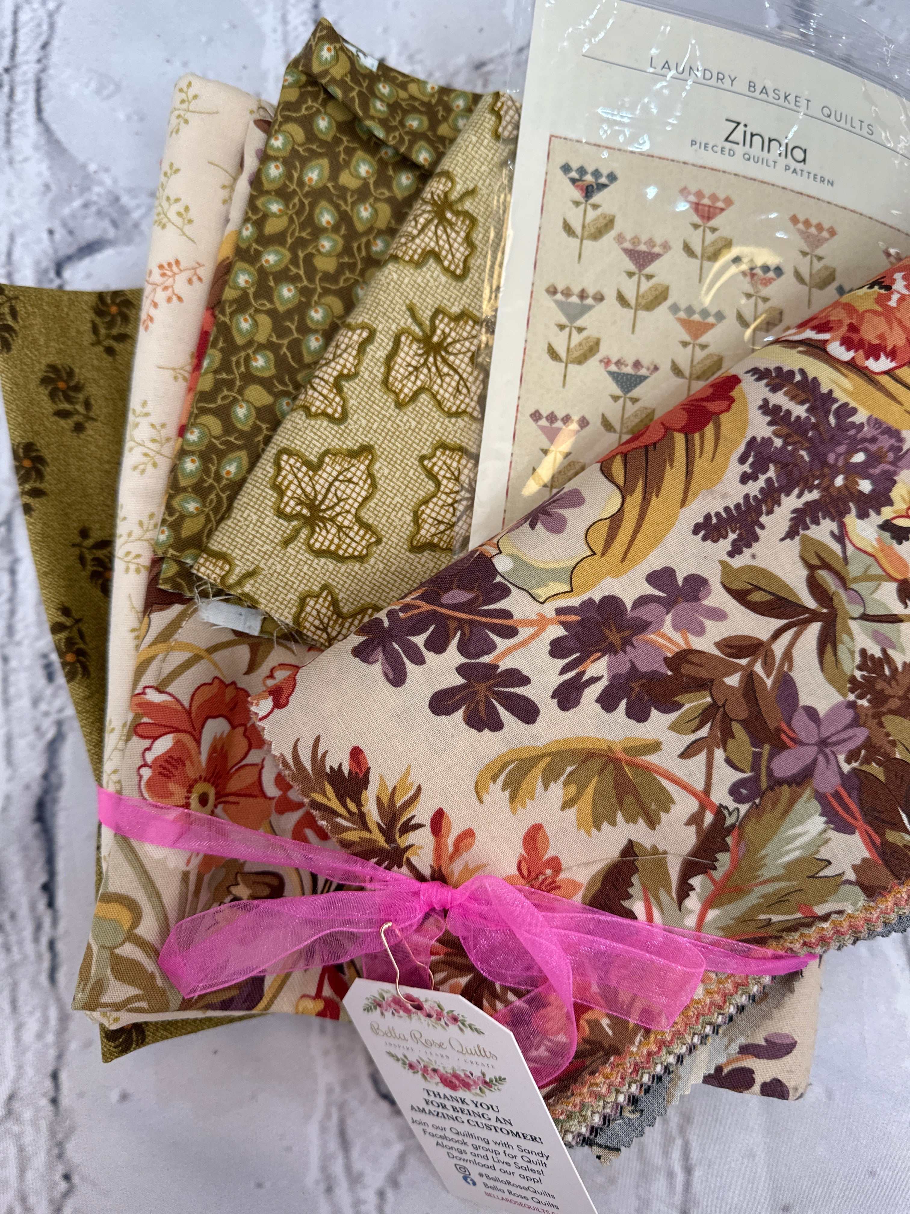Zinnia small Kit fabric bundle with floral patterns and quilting guide