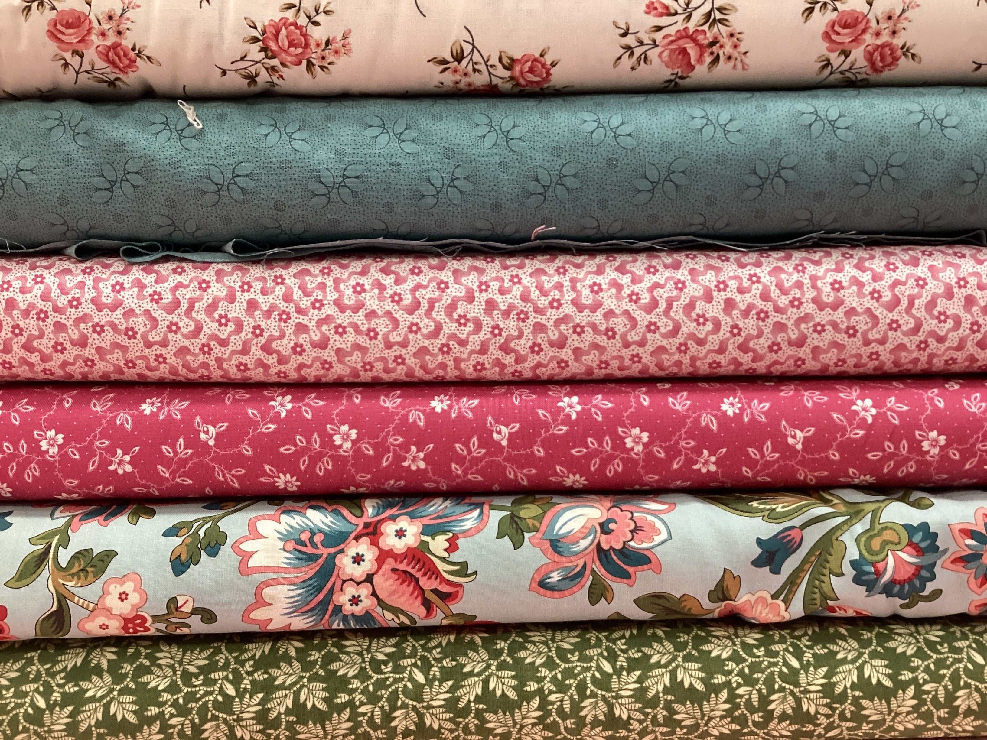 Six half yard fabric cuts and free pattern in Half Yard Bundle Kit HYBK-17